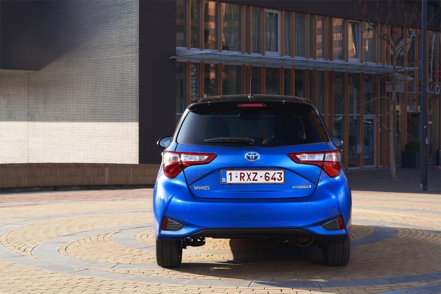  Toyota Yaris Hybrid Bi-Tone 2017 года  (фото 21 из 42)